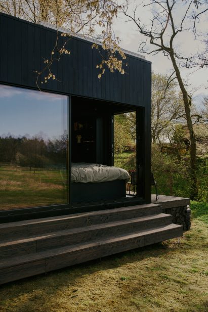 Glass sliding doors of Raus cabin by Sigurd Larsen
