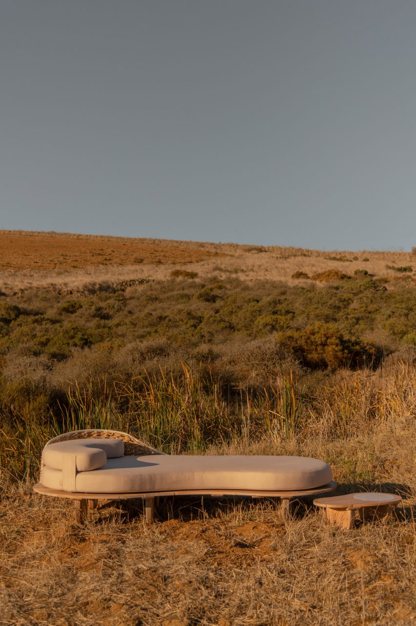 Sayari daybed and side table on a grassy hill