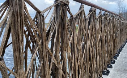 Robot-wound filament made of flax composite material forming the handrail of the Almere Smart Circular Bridge