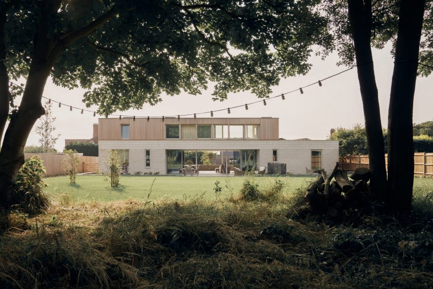 Thorpeness Beach House by IF_DO