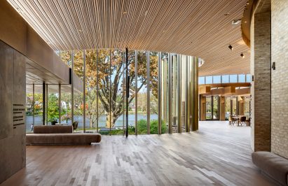 Glass curtain