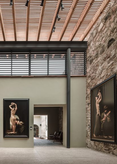 Wooden slats and paintings