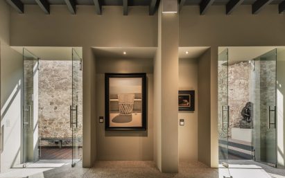 Glass doors and stone walls in the gallery