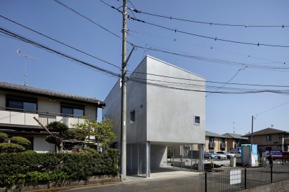 Concrete exterior of Aquarium House with frontal elevation