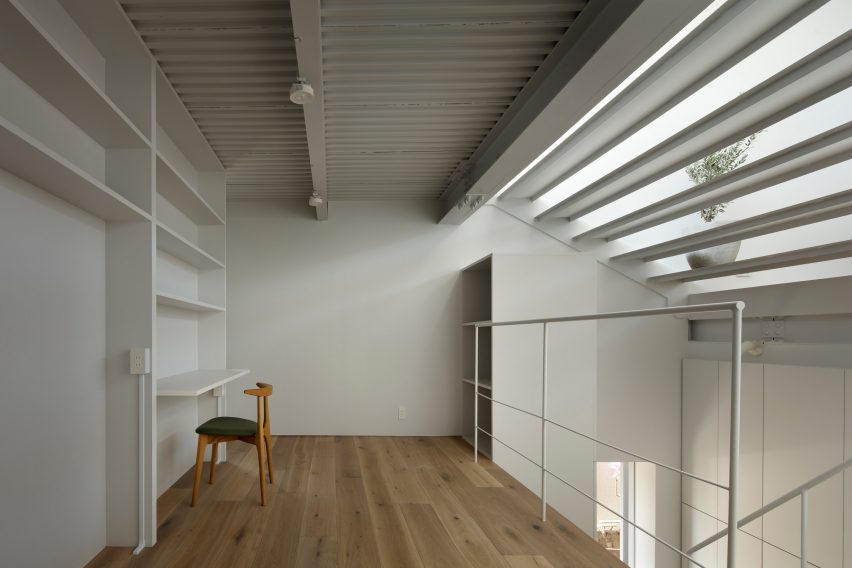 Aquarium House in Kanagawa by Nao Iwanari