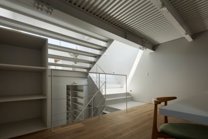 Central staircase in Kanagawa home by Nao Iwanari