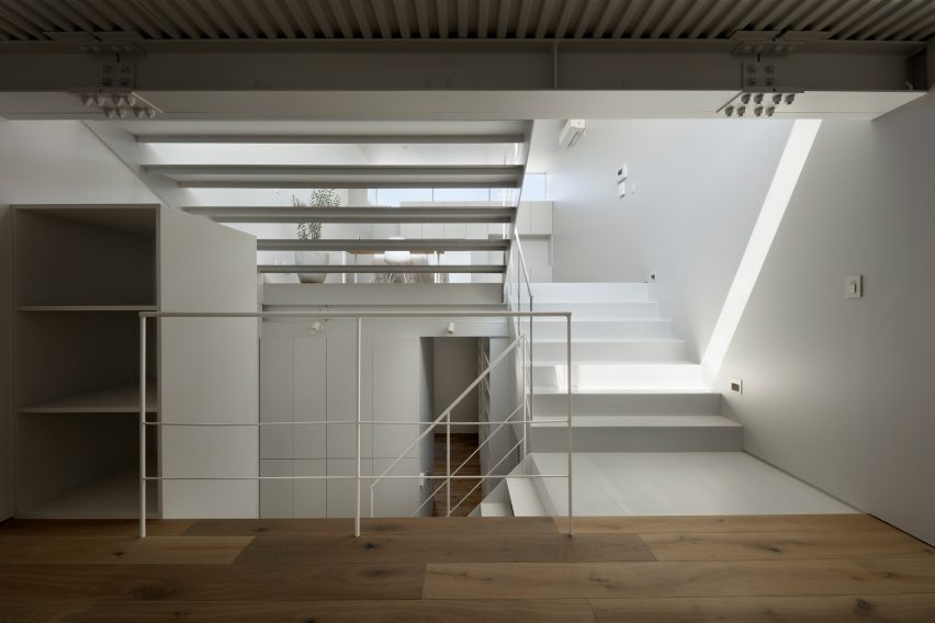 Aquarium House in Kanagawa by Nao Iwanari