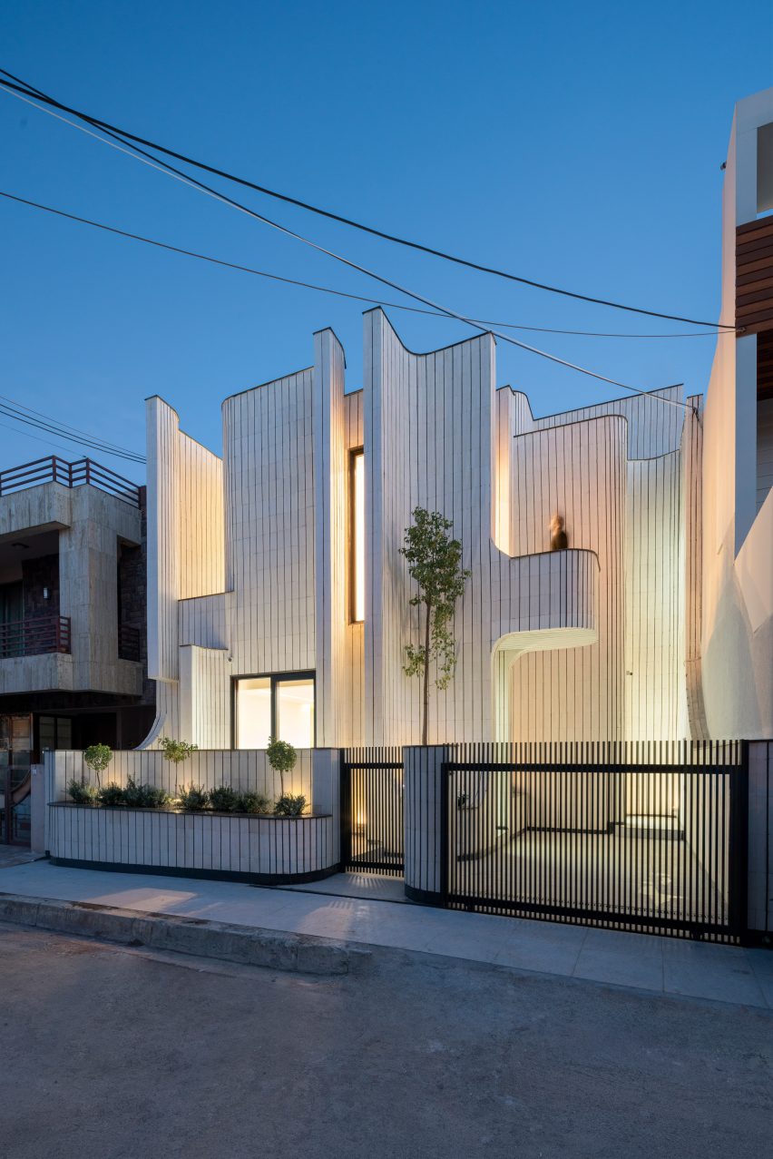 Exterior of Bakrajo House in Sulaymaniyah by Zakaa