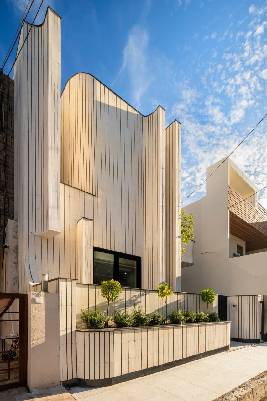Exterior of Bakrajo House in Sulaymaniyah by Zakaa