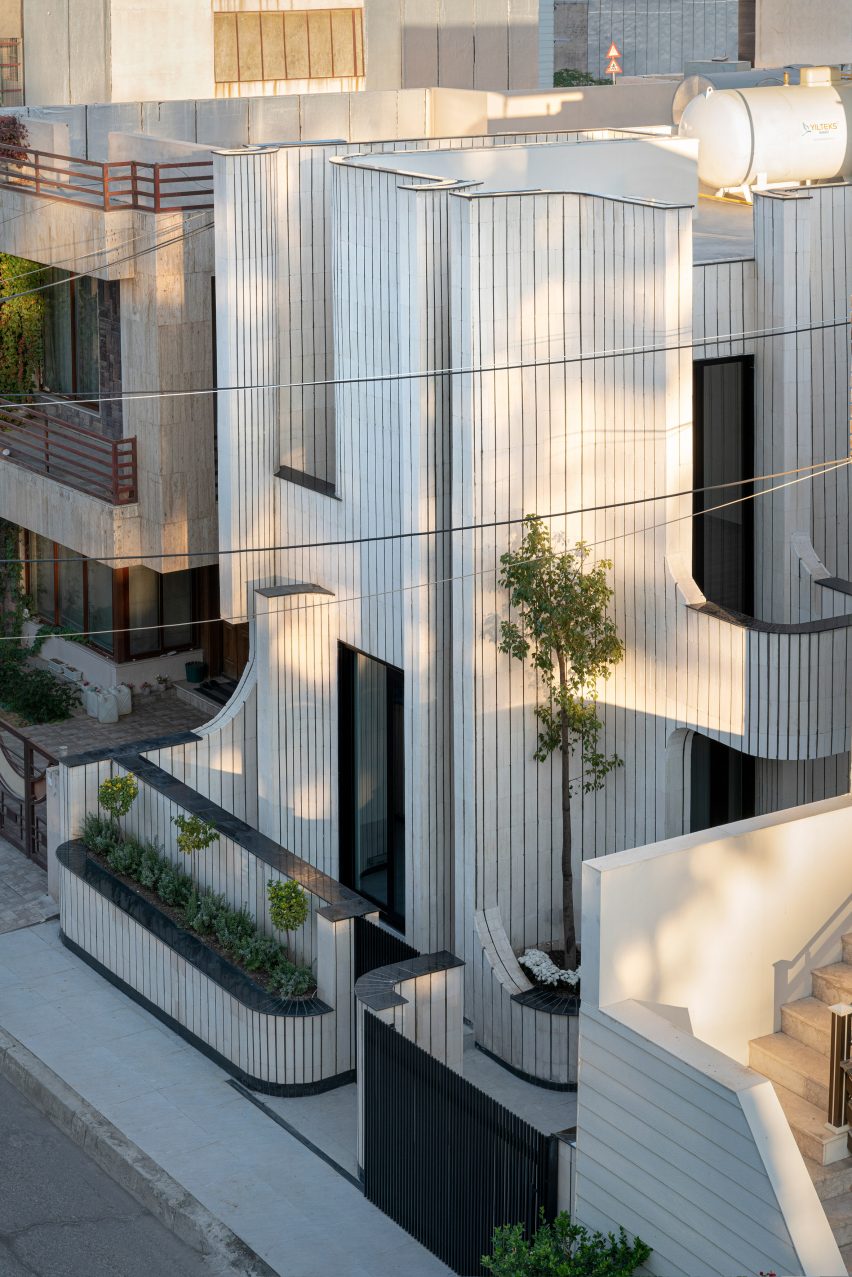 Exterior of Bakrajo House in Sulaymaniyah by Zakaa