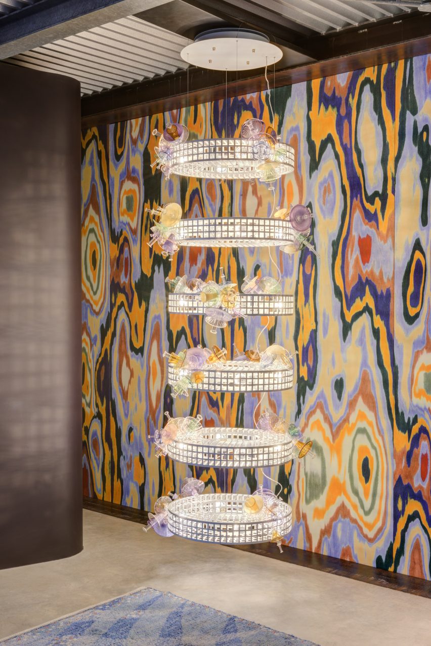 A hanging trellis light