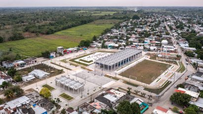 Quintanilla Arquitectos sports field
