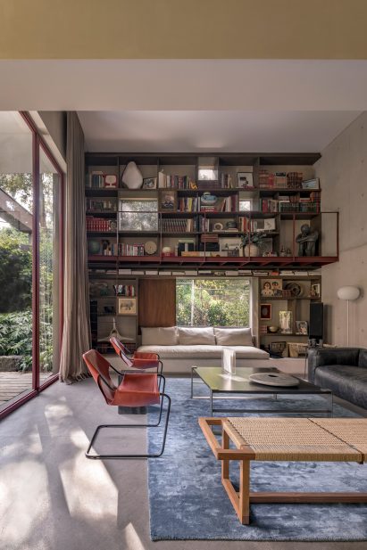 Book shelf with platform