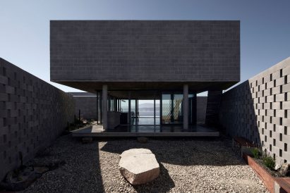 Umberto Bonomo and Felipe Alarcón house with courtyard