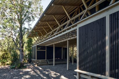 Guillermo Acuña cabin