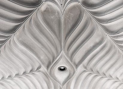 Contour pattern on a concrete ceiling