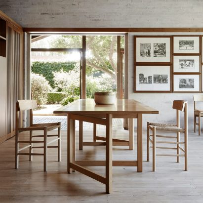 J39 Mogensen chairs by Fredericia in a light dining room around a wooden table