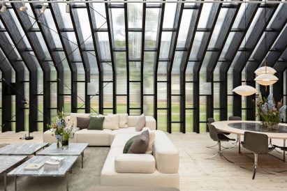 Polycarbonate wall