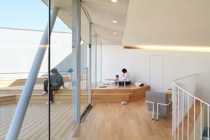 Outdoor terrace in glasses shop
