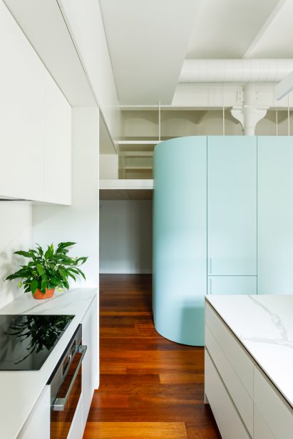 Kitchen in Loft in Poblenou by Neuronalab