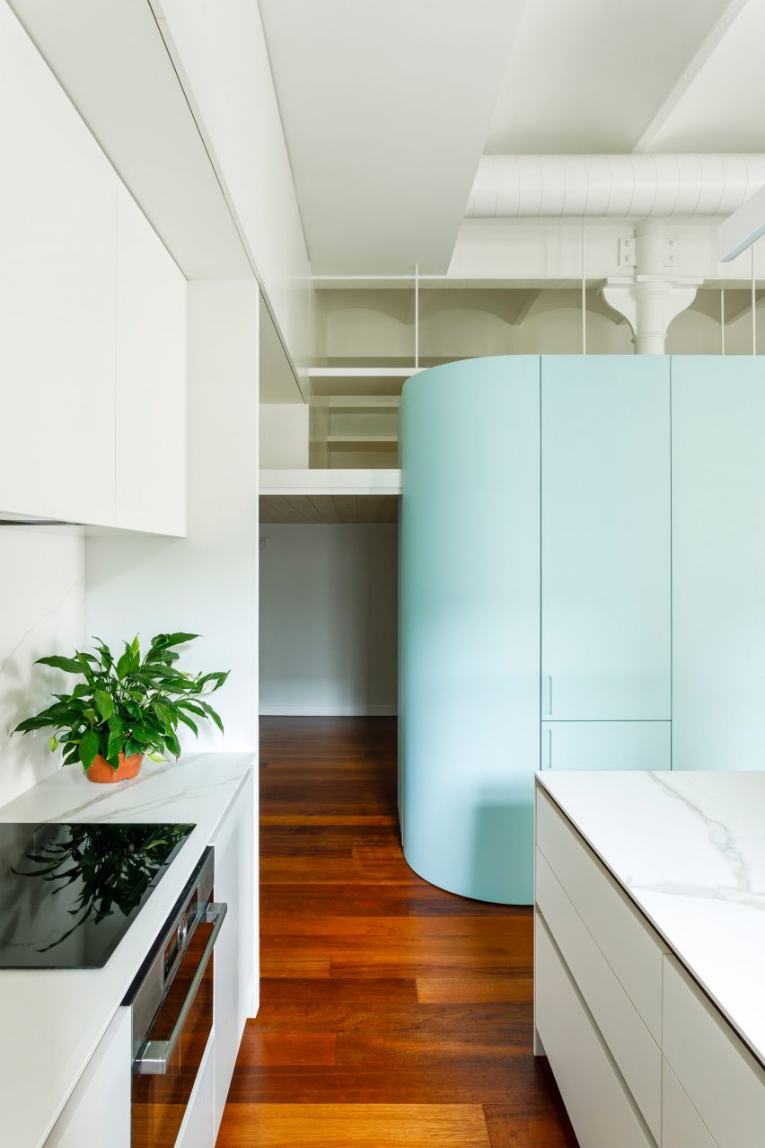 Kitchen in Loft in Poblenou by Neuronalab
