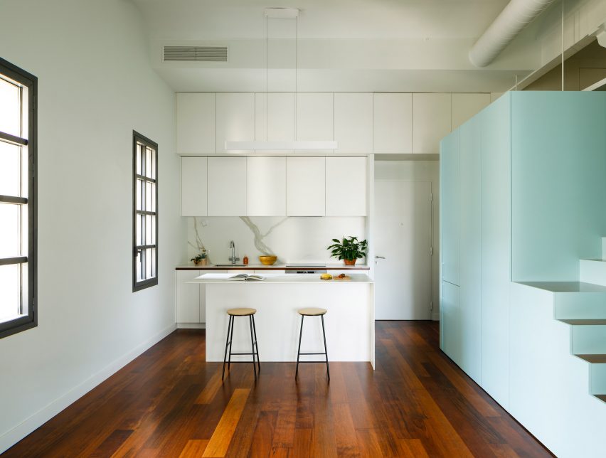 Kitchen in Loft in Poblenou by Neuronalab
