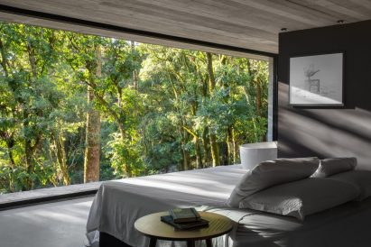 Concrete house by Luciano Basso