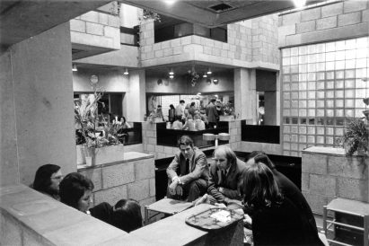Interior image of people in Hertzberger’s Centraal Beheer