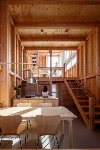 Interior image of the kitchen and dining are at Minimum House