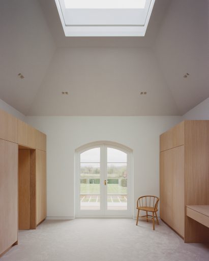 Bedroom suite in Pergola House by Will Gamble Architects