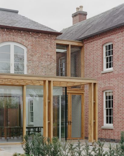 Brick and wood exterior of Pergola House