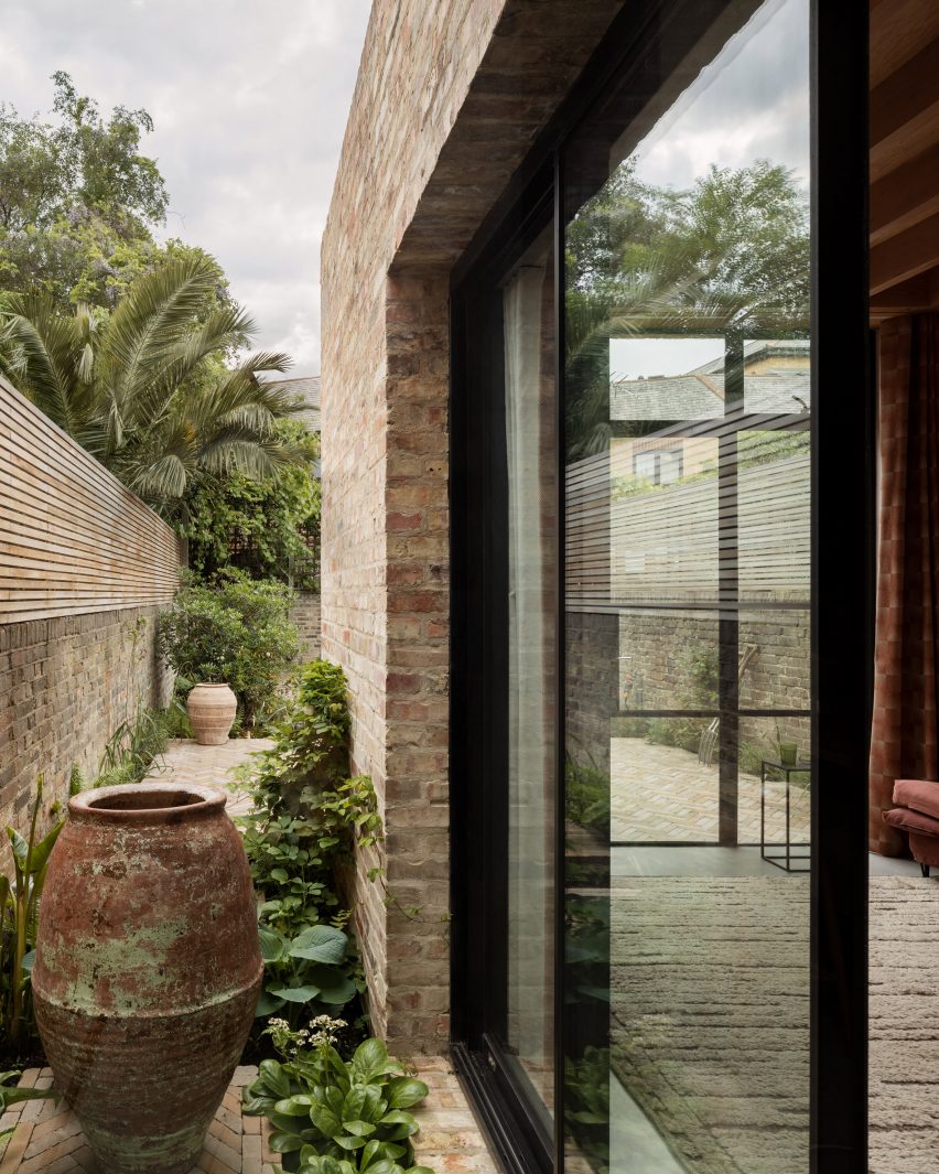 Exterior of Pink House by Oliver Leech Architects