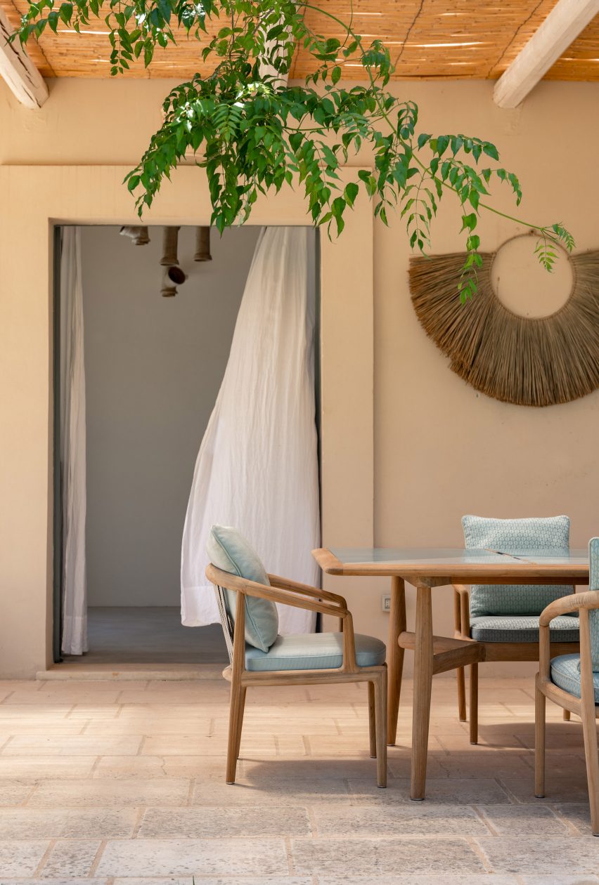 Outdoor dining furniture from Poltrona Frau