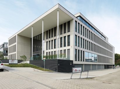 Aachen office building by NBP Architekten with facade by Rieder