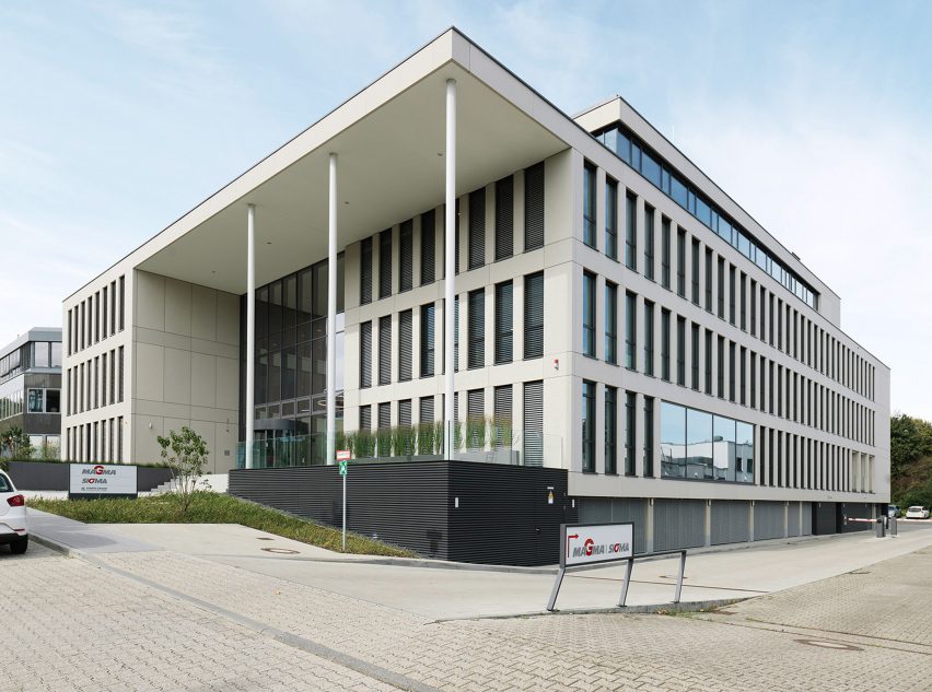 Aachen office building by NBP Architekten with facade by Rieder