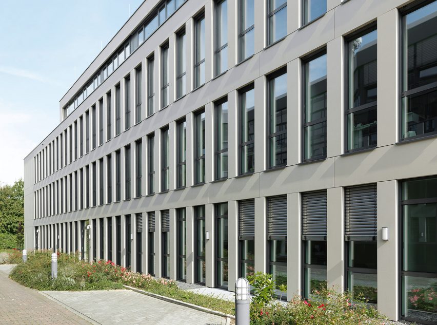Aachen office building by NBP Architekten with facade by Rieder