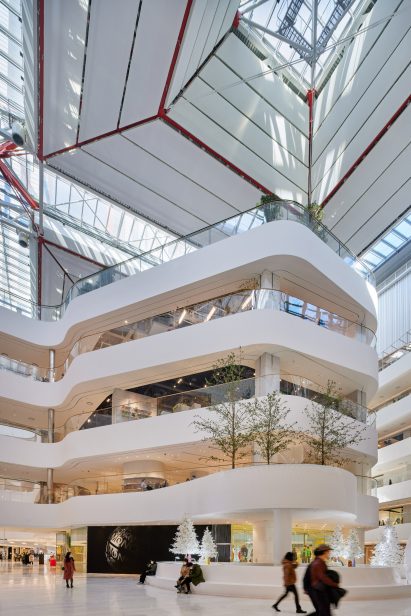 Image of the large retail and shopping areas at Parc. 1