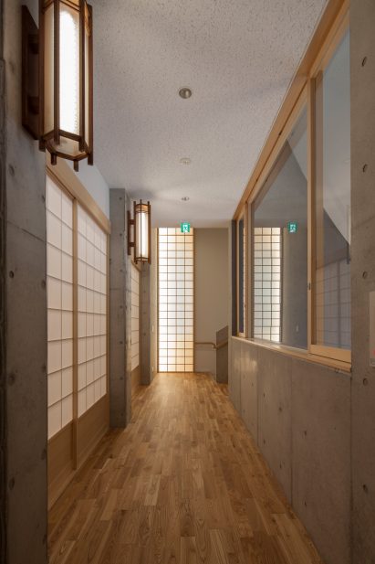 Interior of Shinagawa Branch Temple by Abanba