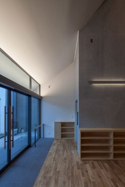 Interior of Shinagawa Branch Temple by Abanba
