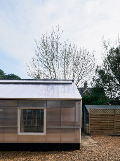 Converted greenhouse by Neubau