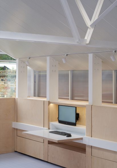 Fold-out desks of STEM lab by Neubau