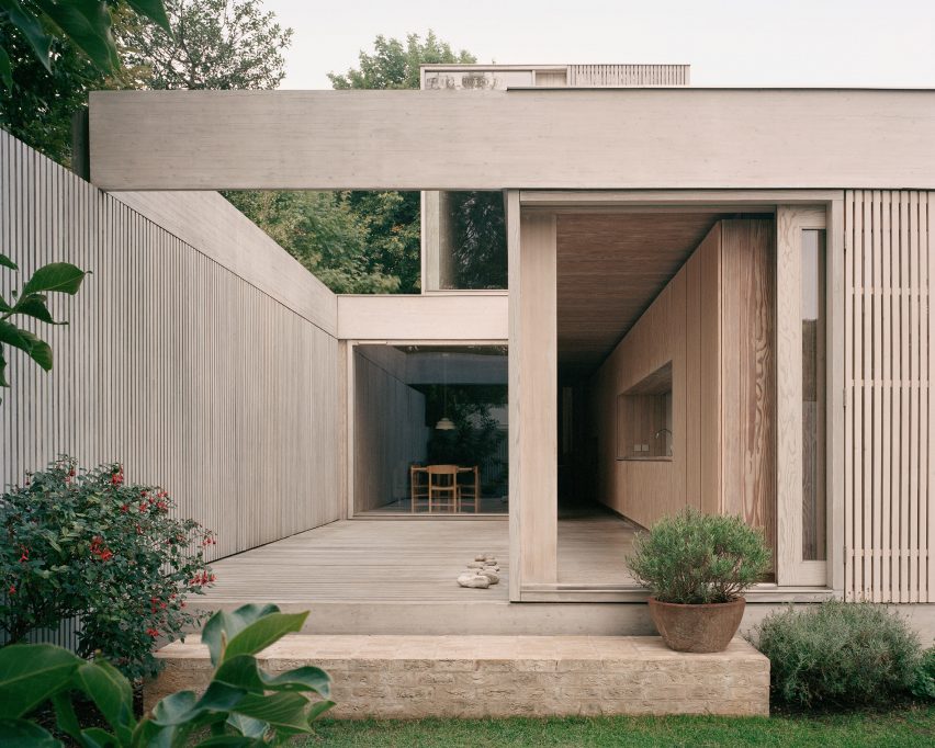 Exterior of Wembury Mews house by Russell Jones