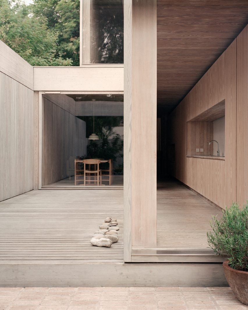 Exterior of Wembury Mews house by Russell Jones