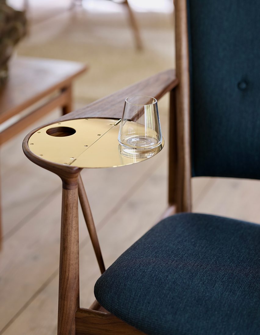 Whisky glass holder