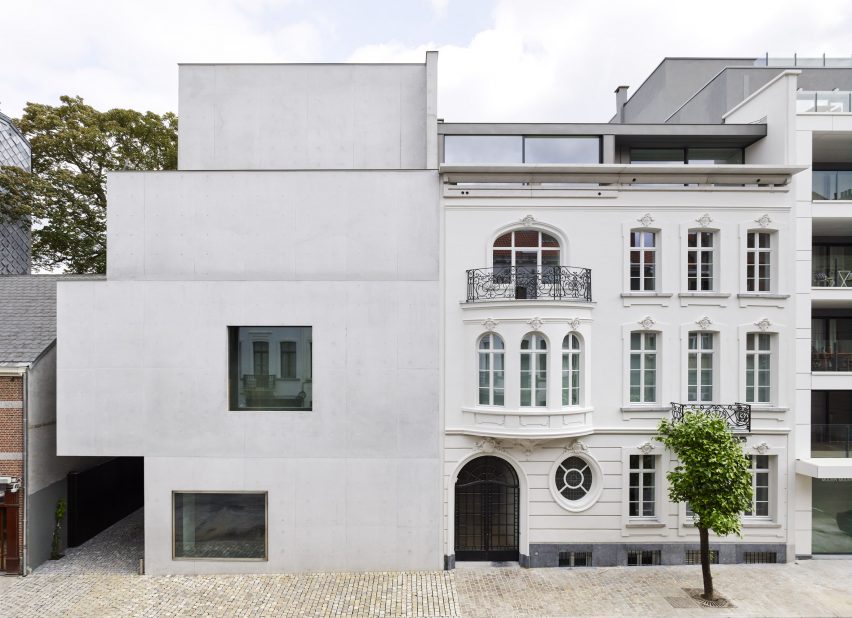 Facade of Xavier Hufkens gallery extension by Robbrecht en Daem