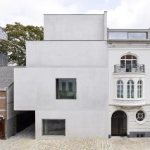 Facade of Xavier Hufkens gallery extension by Robbrecht en Daem