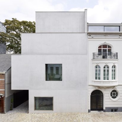 Facade of Xavier Hufkens gallery extension by Robbrecht en Daem