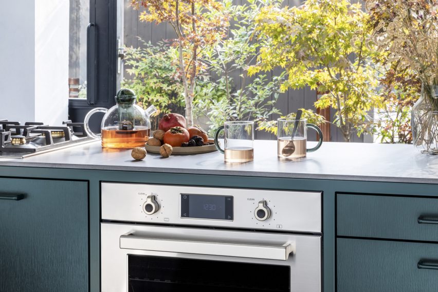 Zerogloss kitchen in dark green