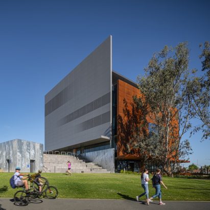 Shepparton Art Museum by Denton Corker Marshall
