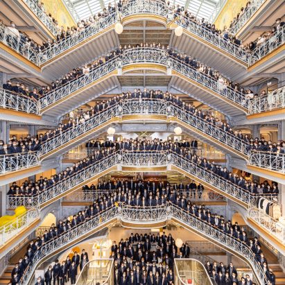 600 people, 6 floors, 1 picture by WE ARE CONTENT(S)